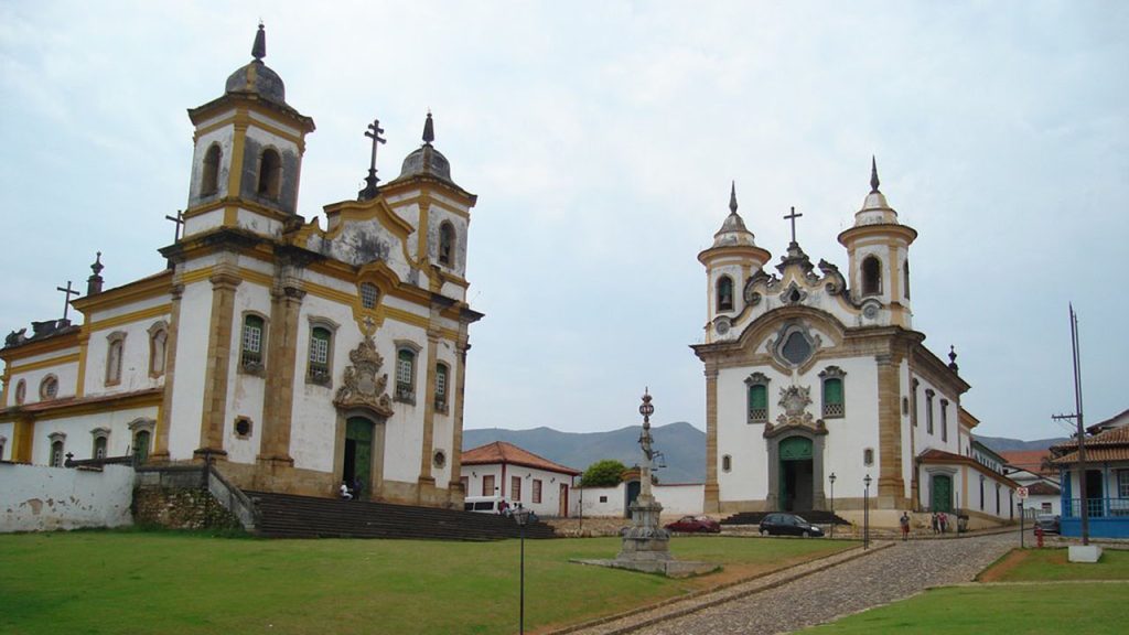 Foto das igrejas em Mariana/MG